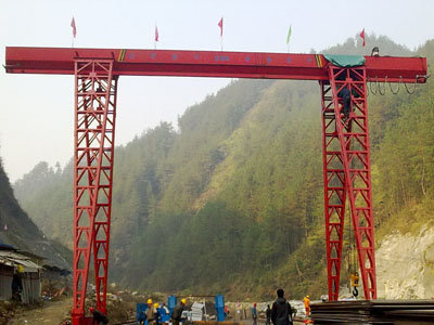 上包下花懸臂門式起重機(jī)